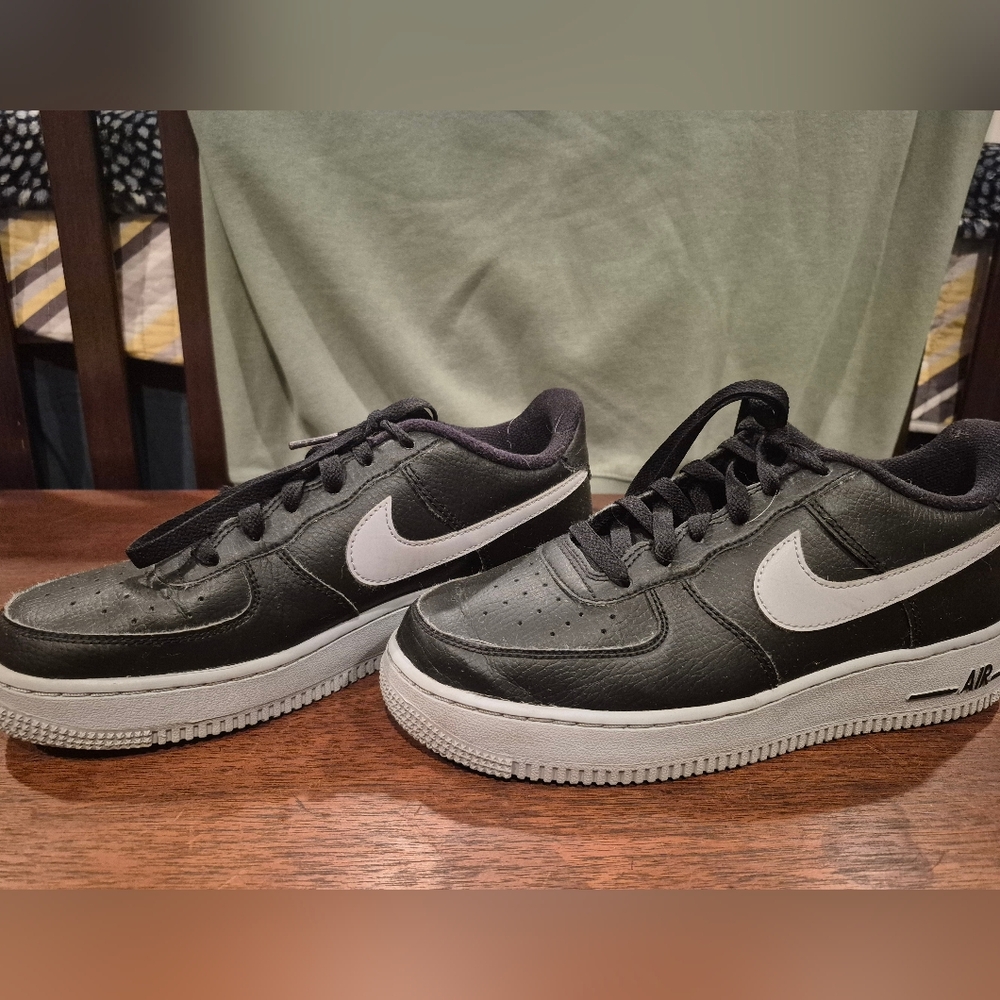 Nike Air Force 1, Size 7Y - Picture 3 of 4